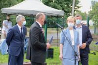 И.Н.Дибцев вручает паспорт объекта Главе ПГО И.Ю. Мирошник.jpg